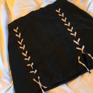 NWT | H&M Highwaisted Mini Skirt w/ Ties